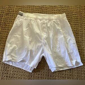 Lululemon white mens shorts with boxer brief liner Size L 5.5” inseam
